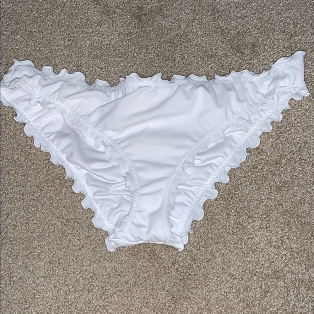 Ruffle cheeky bikini bottoms